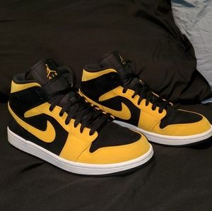 ((Sold))Jordan 1 Mid 'Reverse New Love'